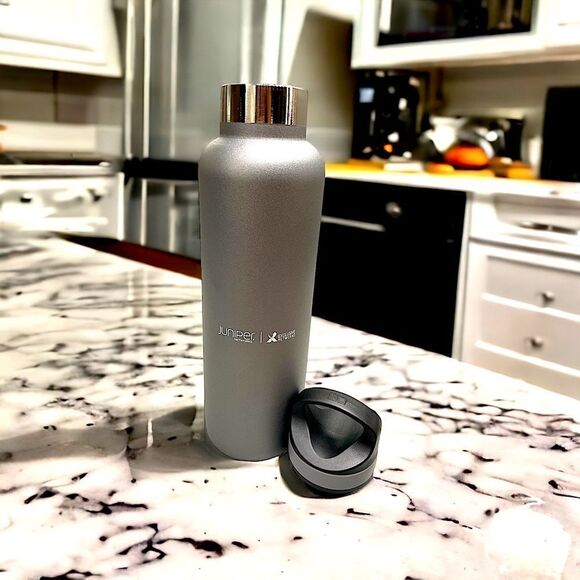 Juniper Premium Drink Bottle l 18 oz. Stainless Steel Double-wall Screw-on lid - Picture 5 of 9